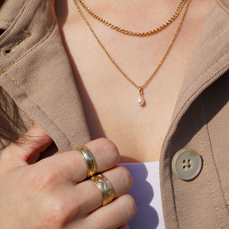 Solitaire Pearl Necklace