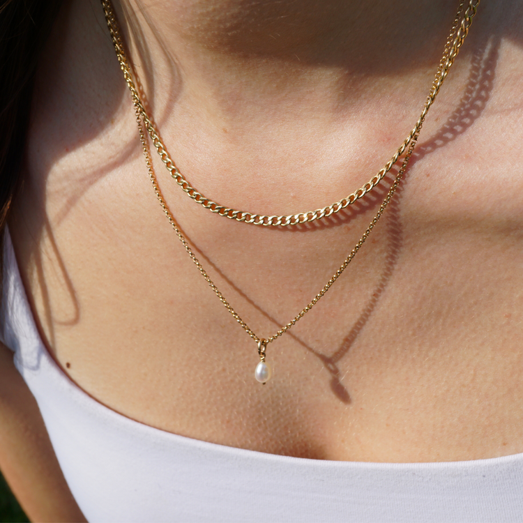 Solitaire Pearl Necklace