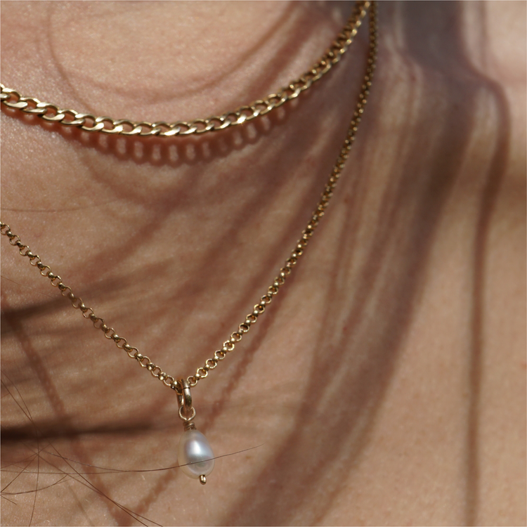Solitaire Pearl Necklace